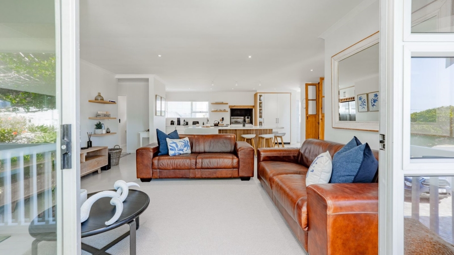 To Let 3 Bedroom Property for Rent in Struisbaai Western Cape